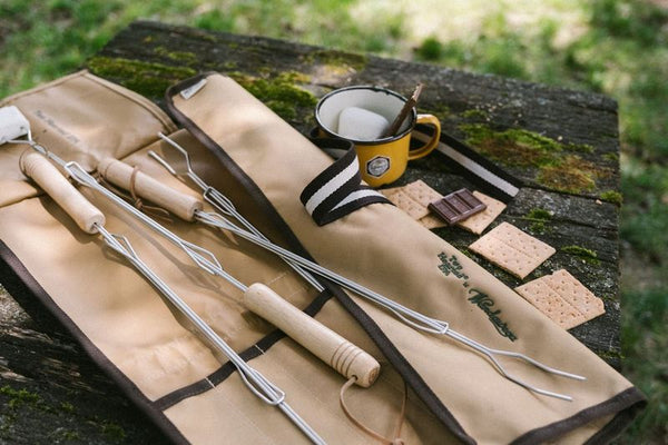  durable canvas pouch and four stainless steel forks with adjustable wooden handles